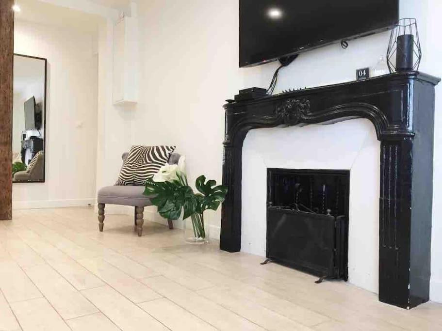 Central Apartment In The Heart Of The Marais With Air Conditioning 파리 외부 사진