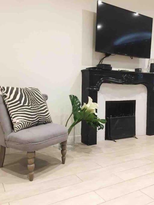 Central Apartment In The Heart Of The Marais With Air Conditioning 파리 외부 사진