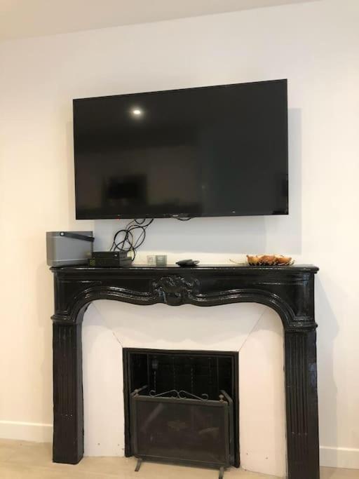 Central Apartment In The Heart Of The Marais With Air Conditioning 파리 외부 사진