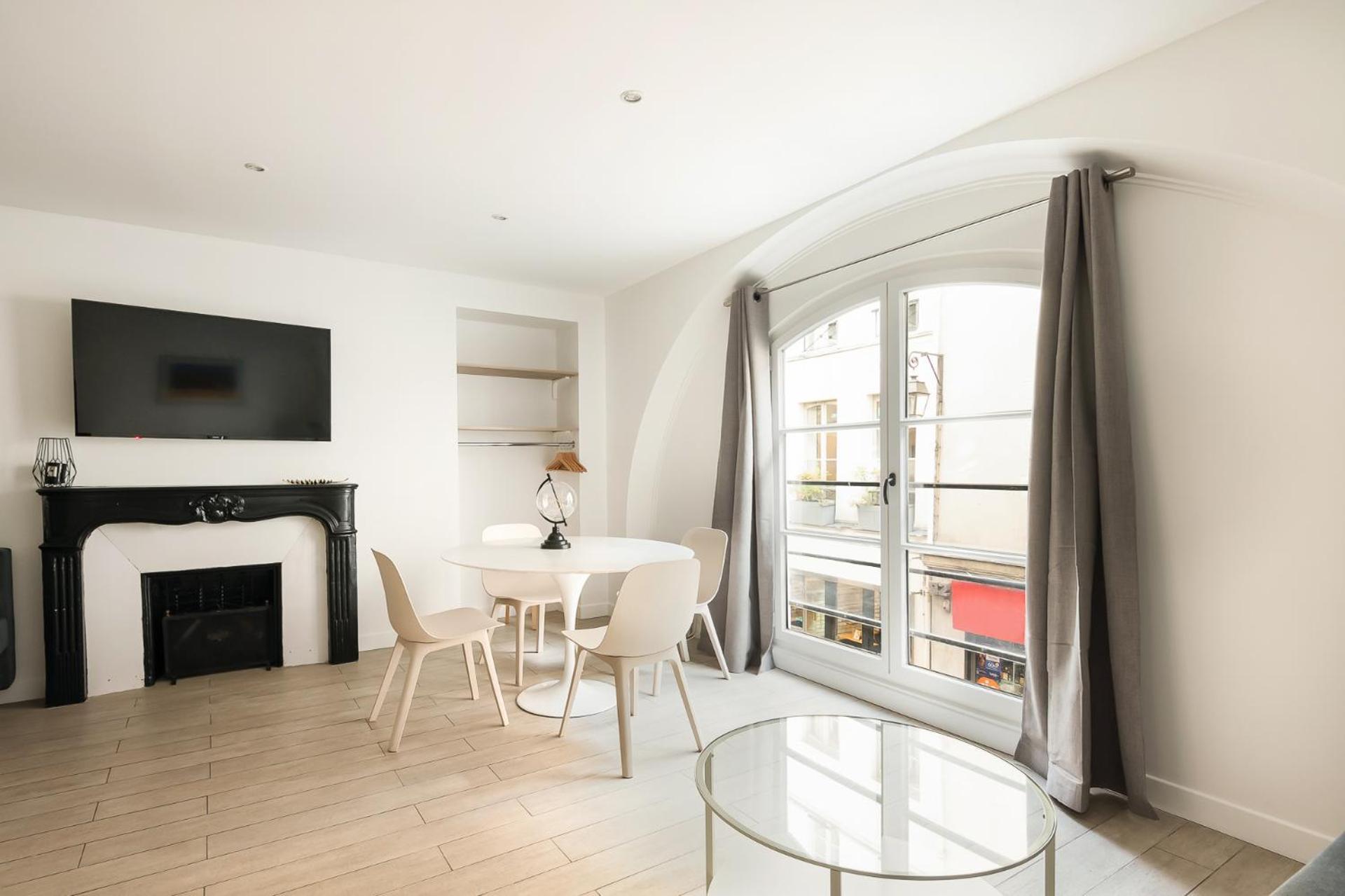 Central Apartment In The Heart Of The Marais With Air Conditioning 파리 외부 사진