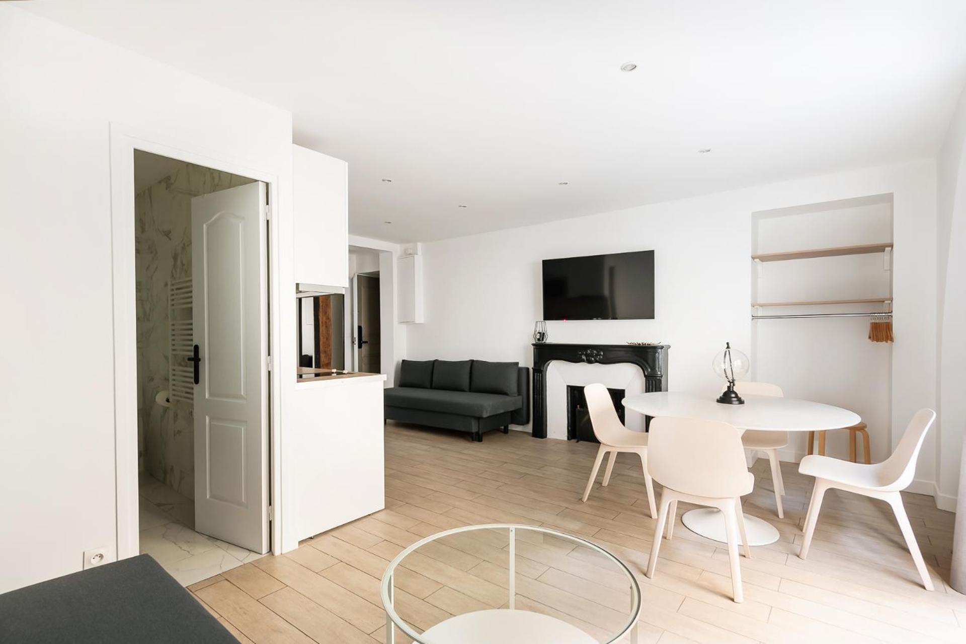 Central Apartment In The Heart Of The Marais With Air Conditioning 파리 외부 사진