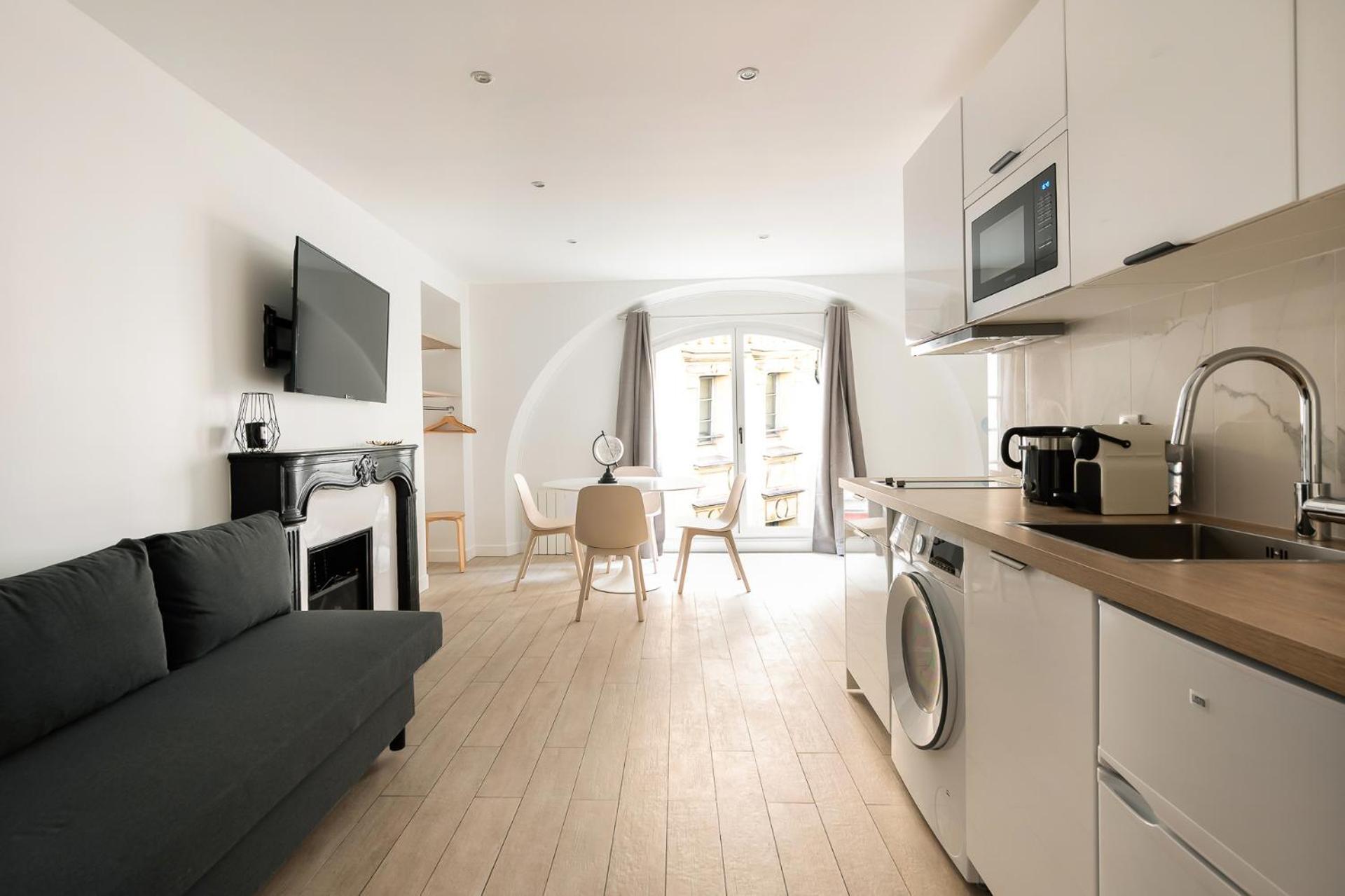 Central Apartment In The Heart Of The Marais With Air Conditioning 파리 외부 사진